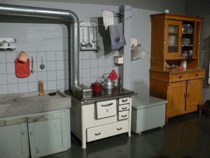 ملف:Einrichtung Küche 1930-1950.jpg