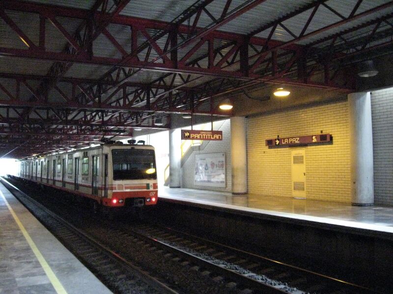 ملف:MetroLaPazStation.JPG