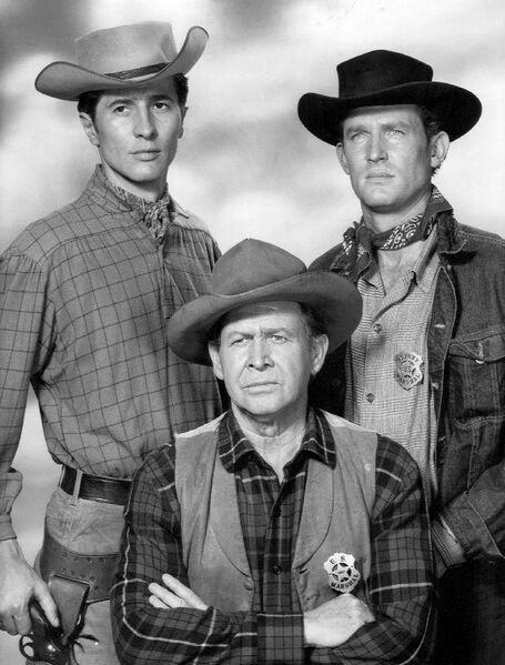 ملف:Outlaws cast 1960.JPG