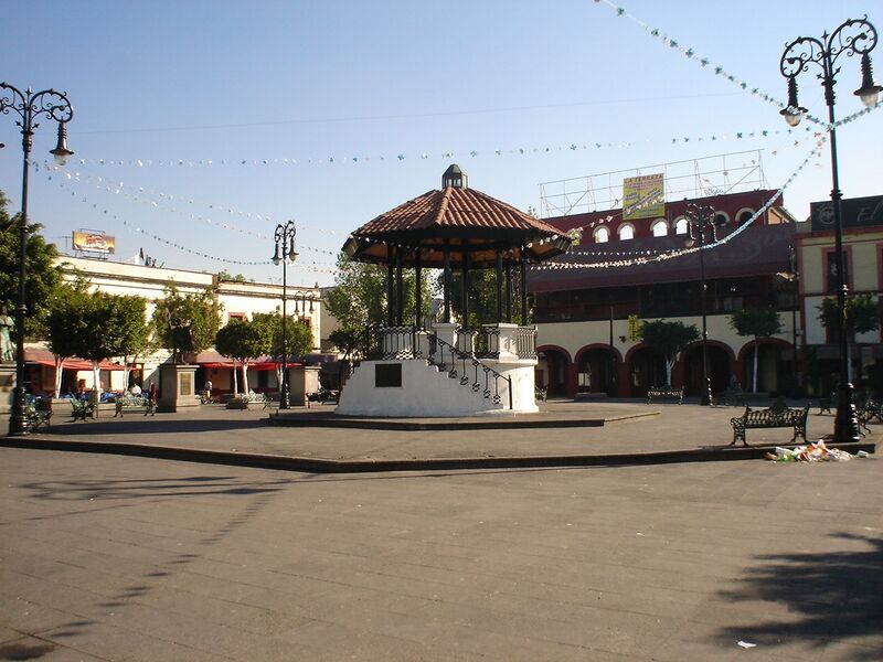 ملف:PLAZA EN GARIBALDI.jpg
