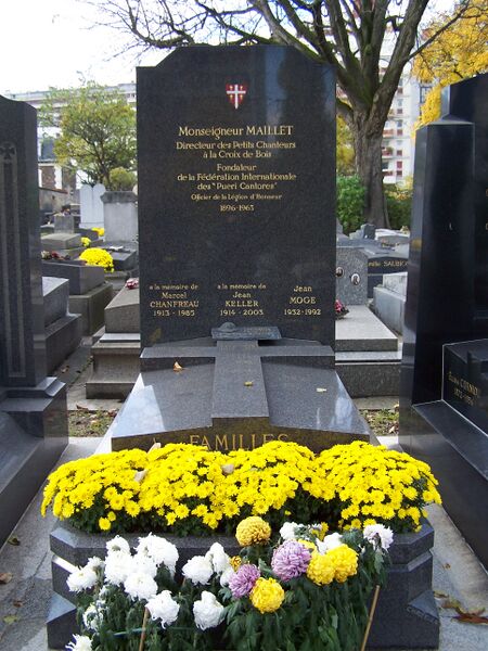 ملف:Sépulture Mgr Maillet.JPG