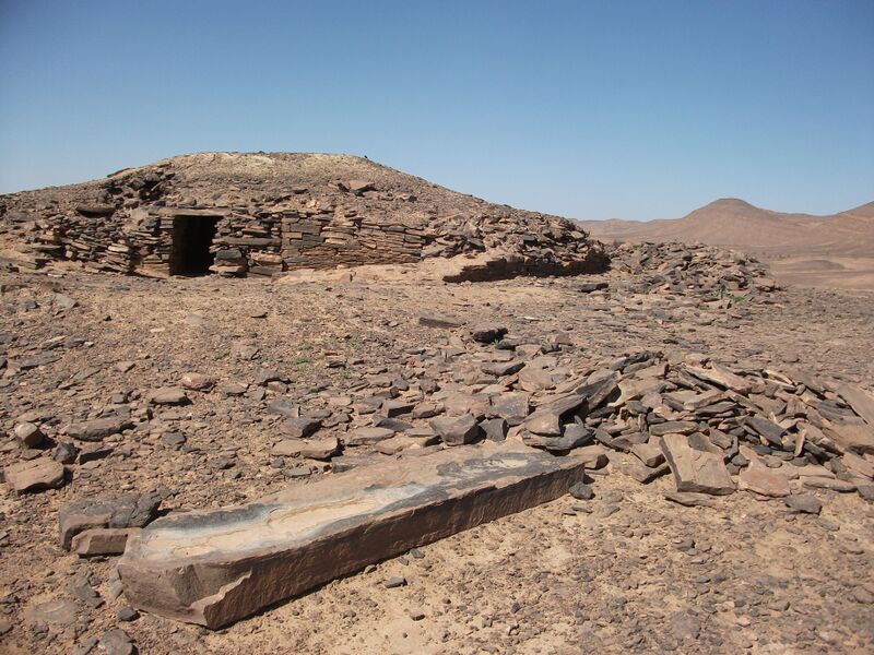 ملف:Taouz, Tumulus 1 etc..JPG