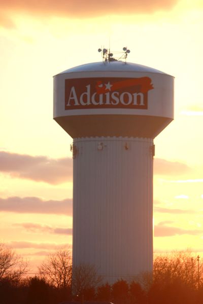 ملف:Addison, Illinois Water Tower.JPG