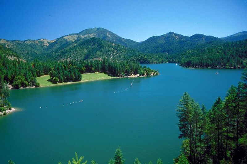 ملف:Applegate Lake Oregon.jpg