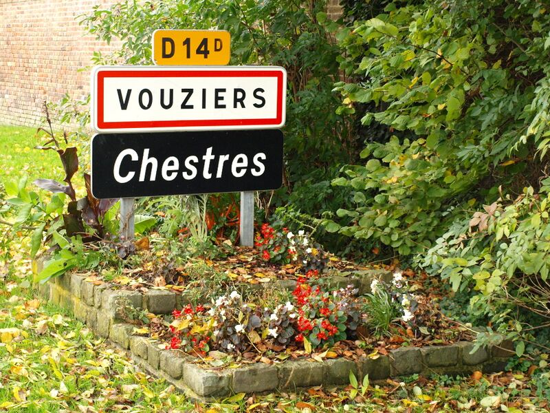 ملف:Chestres-FR-08-panneau-01.JPG
