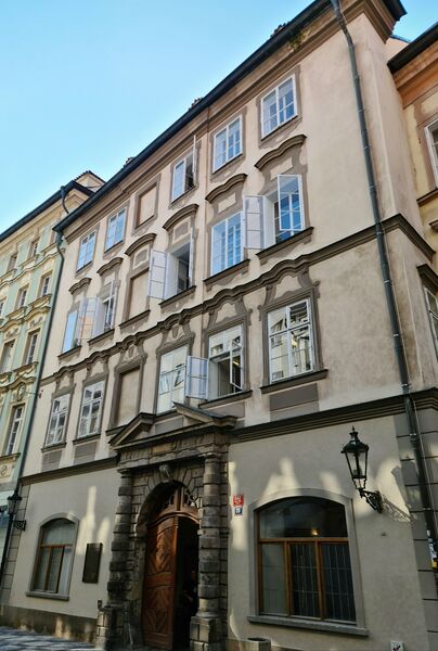 ملف:Celetná 563 Prag.jpg