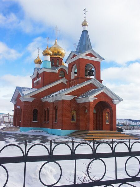 ملف:Church in Bachatskiy.jpg