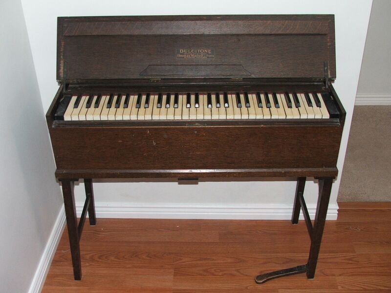 ملف:Dulcitone keyboard.JPG