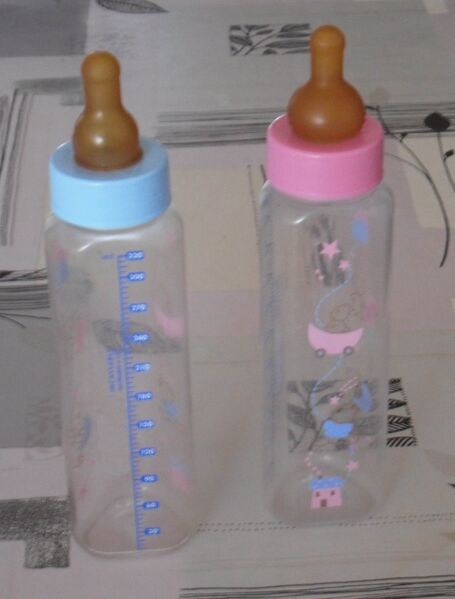 ملف:Feeding-bottle--01.jpg