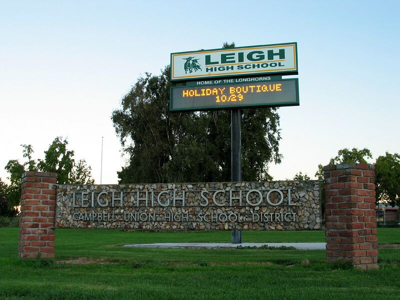ملف:Leigh High School billboard.jpg