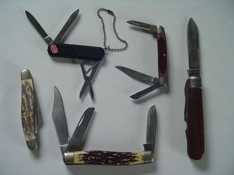 ملف:Pocketknives.JPG