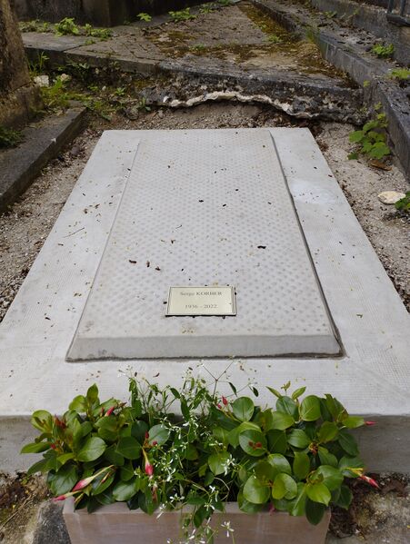 ملف:Serge Korber tombe.jpg