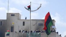 المحتجون يسيطرون على بنغازي 21 فبراير 2011.
