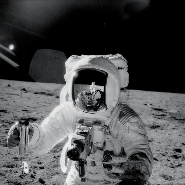 ملف:Apollo12Visor.jpg