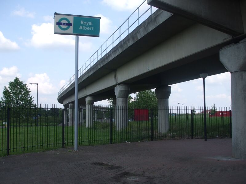 ملف:Royal Albert station.JPG