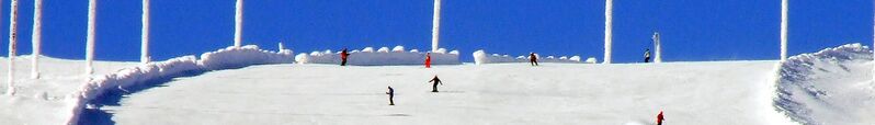 ملف:WV banner Ylläs Skiers.jpg
