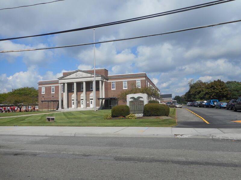 ملف:Center Moriches School-2.JPG