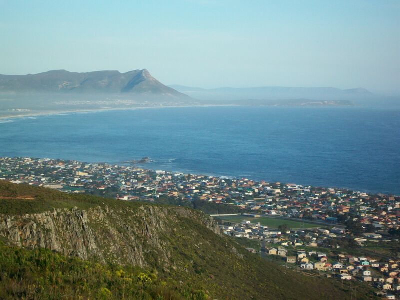 ملف:Kleinmond from mountains.JPG