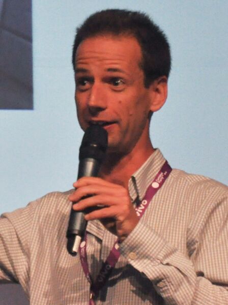 ملف:Martin Hollis 2013 (cropped).jpg