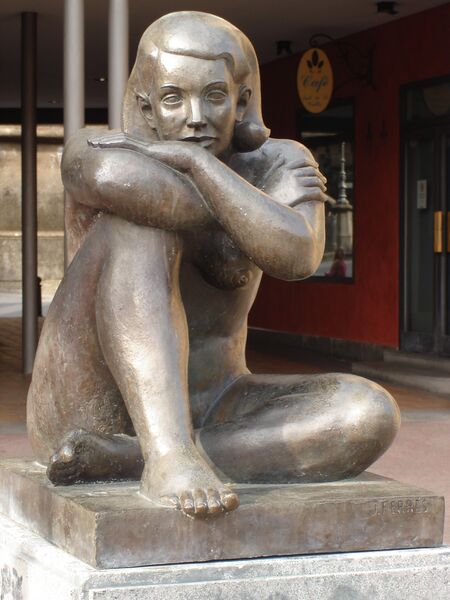 ملف:Olot Sculpture Placida.JPG