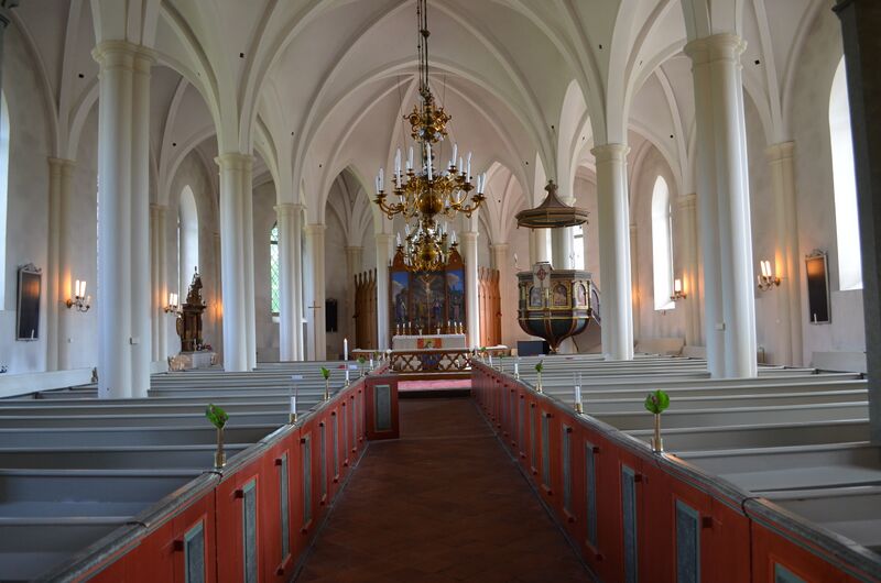 ملف:Vedby kyrkas kyrkosal 2016.jpg