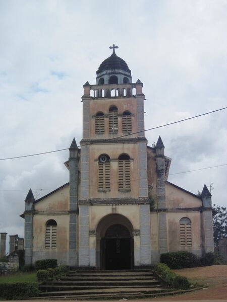 ملف:Cathédral edea.JPG
