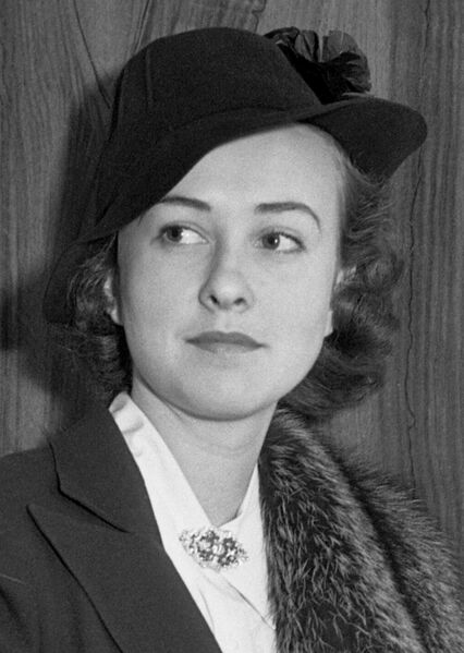 ملف:Margaret Lindsay 1935 crop.jpg