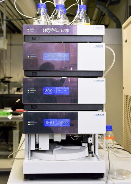 ملف:UltiMate 3000 HPLC.jpg
