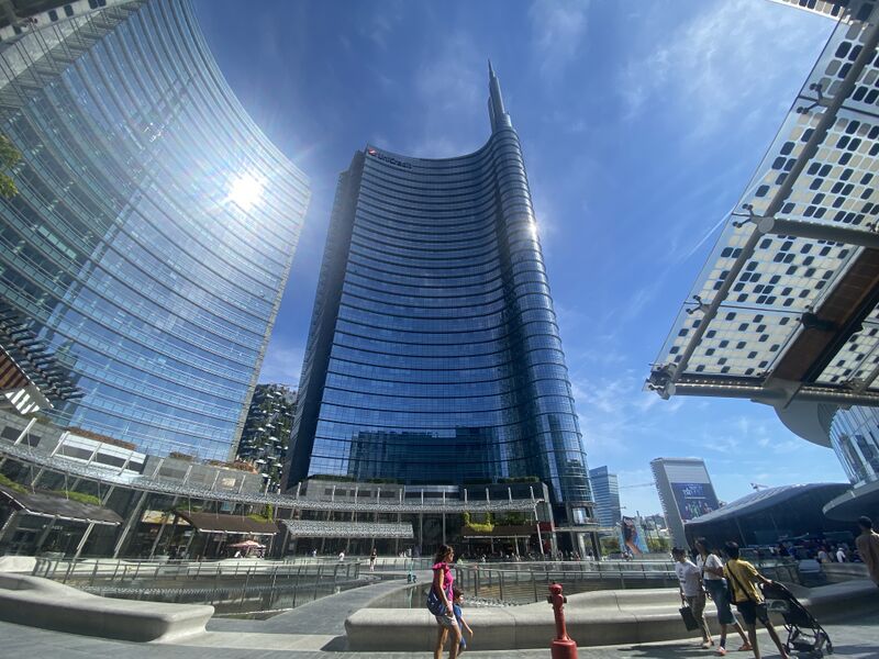 ملف:UniCredit tower Milan.jpg