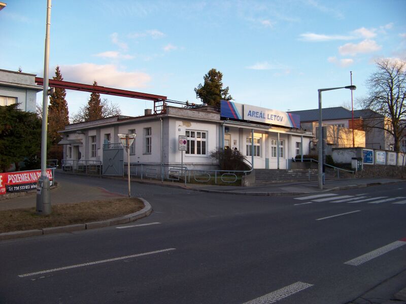 ملف:Letňany, Letov, vrátnice.jpg