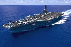 USS Carl Vinson (CVN-70) underway in the Pacific Ocean on 31 May 2015.JPG