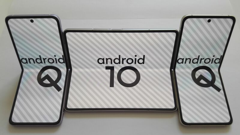 ملف:Foldable smartphone (Android 10).jpg
