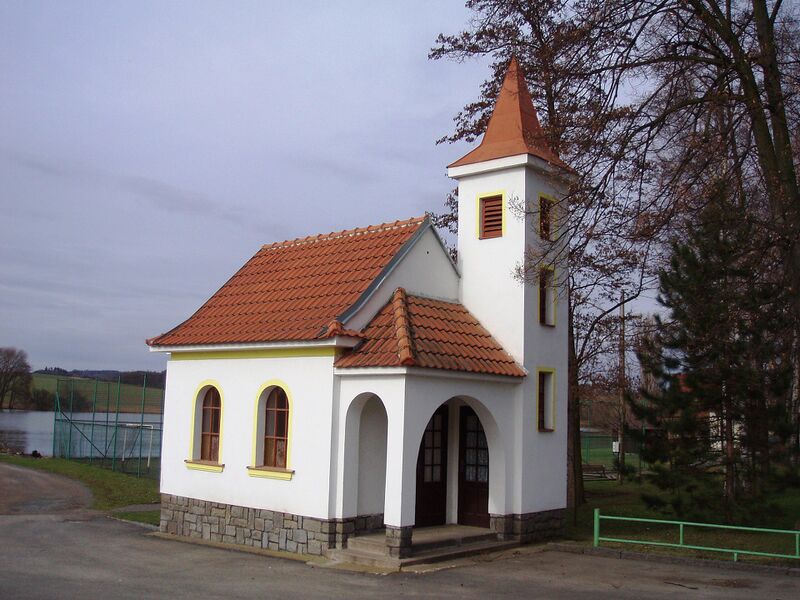 ملف:Kotenčice kaple.JPG