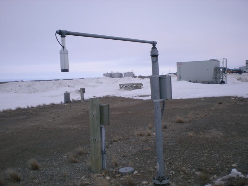 ملف:Snow depth sensor.jpg