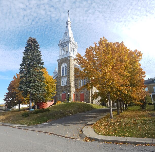 ملف:Église Saint-Octave-de-Métis.jpg