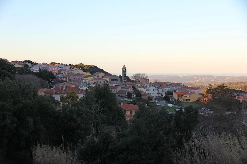 ملف:Aglientu, panorama (03).jpg