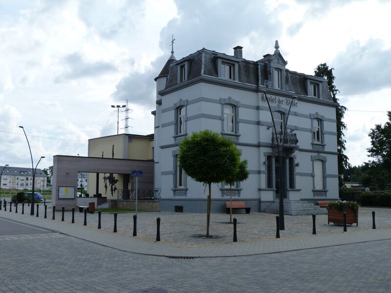 ملف:Athus - Town hall.jpg