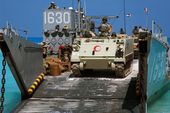 Egyptian M113 offloading from US Navy LCU.jpg