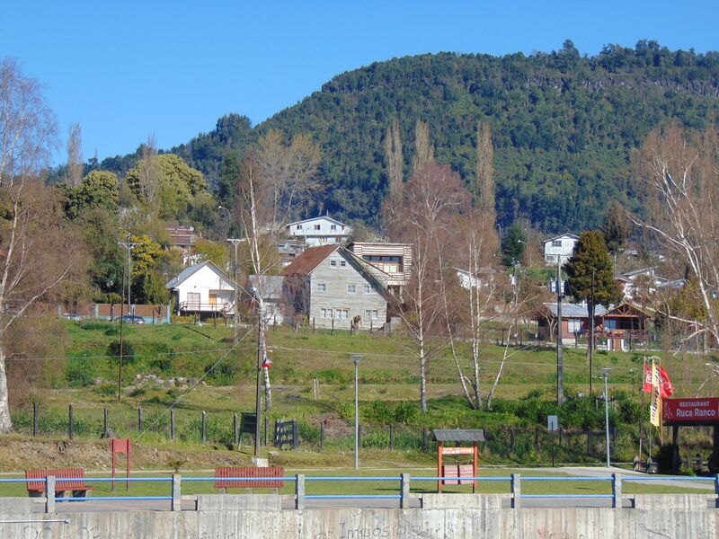 ملف:Lago Ranco Town.JPG
