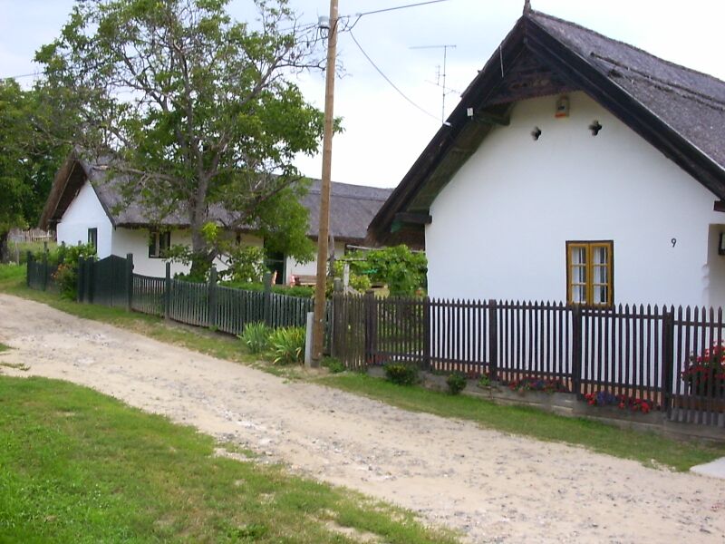 ملف:Tényő Hentes utca 2.JPG