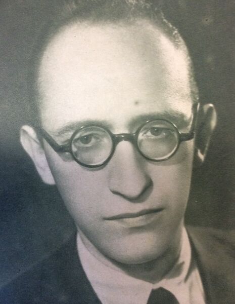 ملف:Manuel Villegas López.jpg