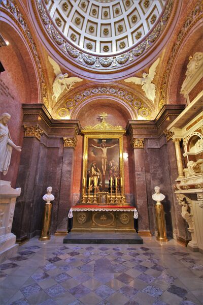 ملف:Potocki Chapel (interior).jpg