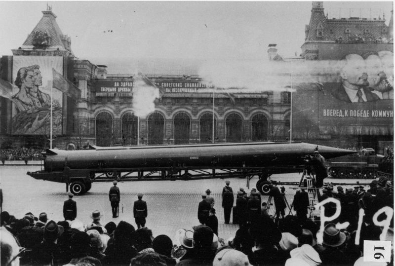 ملف:Soviet-R-12-nuclear-ballistic missile.jpg