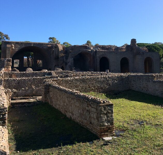 ملف:Terme Taurine (cropped).jpg