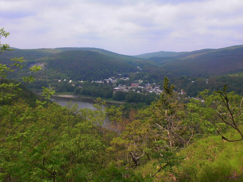 ملفView of Shickshinny, Pennsylvania from the Mocanaqua Loop Trail.JPG