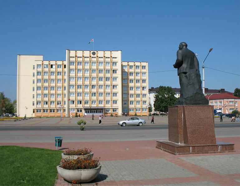 ملف:BLR Slutsk Administrative Building.jpg
