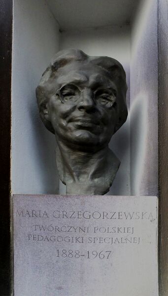 ملف:Maria grzegorzewska popiersie.jpg