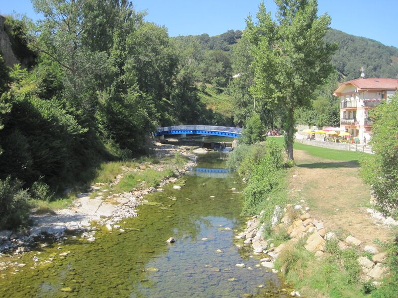 ملف:Riberas Trueba con Puente.JPG