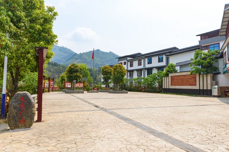 ملف:Wenxiu Square, Baini (20230403115733).jpg