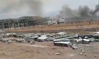 أعمدة الدخان جراء انفجارات باتا، 7 مارس 2021.jpg